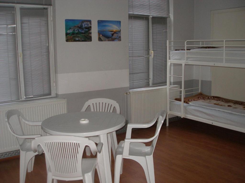 Kretan Hostel بوخارست الغرفة الصورة